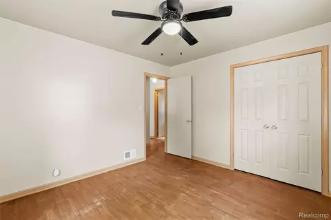 Bedroom - 4722 Birchcrest Dr, Flint, MI 48504 photo 6 of 6