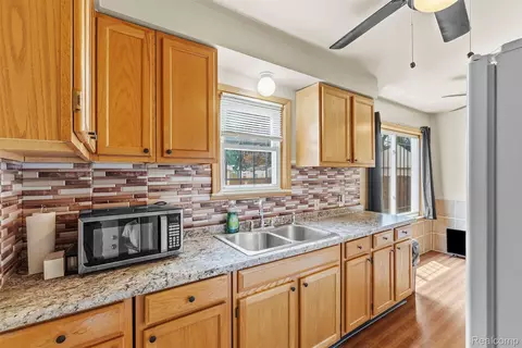 Kitchen - 4722 Birchcrest Dr, Flint, MI 48504 photo 2 of 3