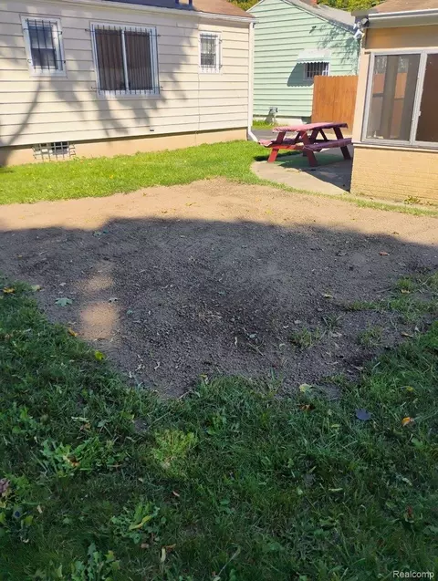 Exterior - 4722 Birchcrest Dr, Flint, MI 48504 photo 3 of 6