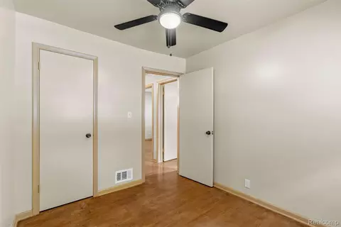 Bedroom - 4722 Birchcrest Dr, Flint, MI 48504 photo 2 of 6