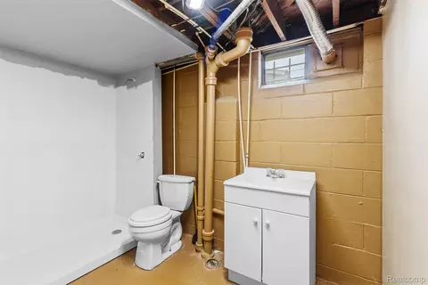 Bath - 4722 Birchcrest Dr, Flint, MI 48504 photo 2 of 2