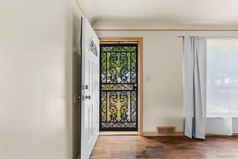 Entry Way - 4722 Birchcrest Dr, Flint, MI 48504 photo 1 of 1