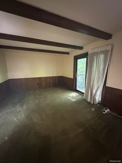 Living - 2249 Belle Meade Dr, Davison, MI 48423 photo 2 of 3