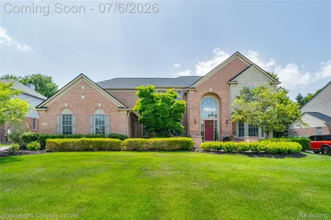 16223 Oak Forest Ct, Northville, MI 48168