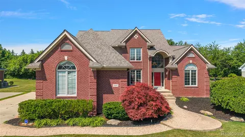 13697 Burning Tree Ln, Plymouth, MI 48170