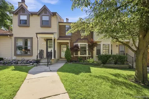 3046 Carly Ct #66, Auburn Hills, MI 48326