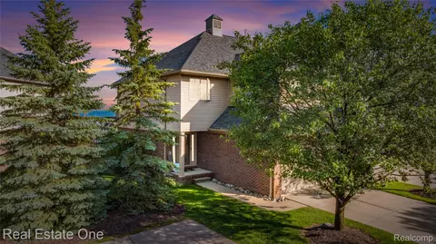 47630 Lorie Ln, Chesterfield, MI 48047