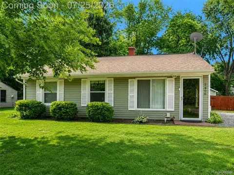 2906 James Rd, Auburn Hills, MI 48326