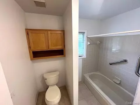 Bath - 45926 Riverview Ct, Macomb, MI 48044 photo 2 of 2