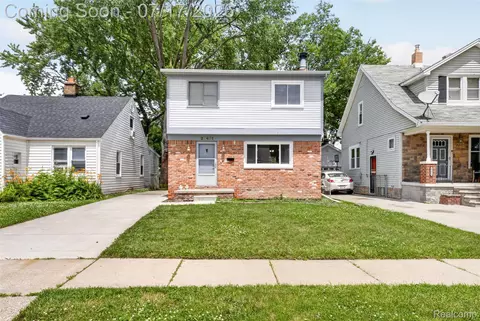20471 Hollywood St, Harper Woods, MI 48225