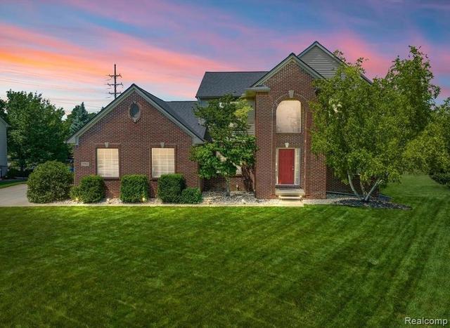 25932 Cobblers Ln, Lyon, MI 48178