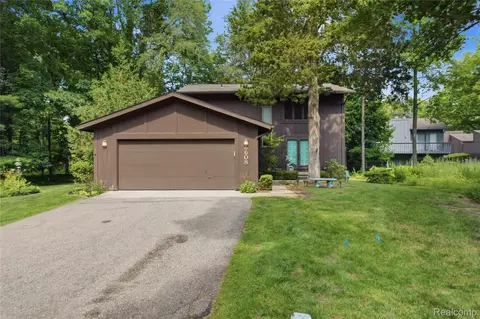 6608 Red Cedar Ln, West Bloomfield, MI 48324