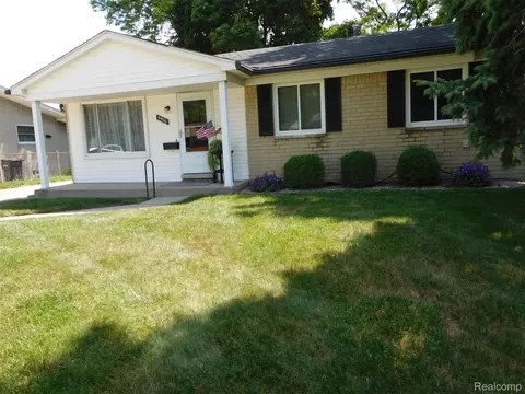 39116 Lea Ct, Sterling Heights, MI 48313