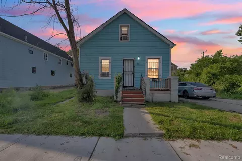 2124 Halleck St, Hamtramck, MI 48212