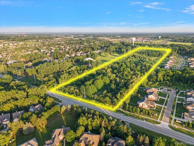 48151 6 Mile Rd, Northville, MI 48168