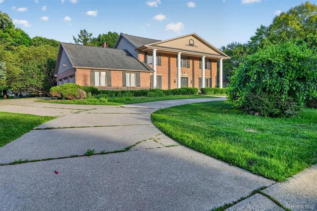 11549 Kings Coach Rd, Grand Blanc, MI 48439