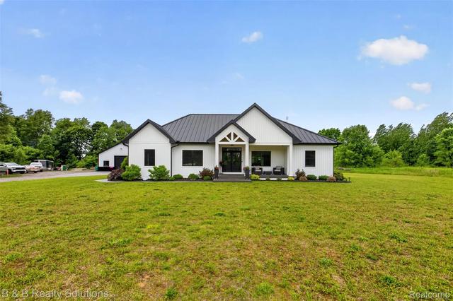 6204 Fish Lake Rd, Deerfield, MI 48461
