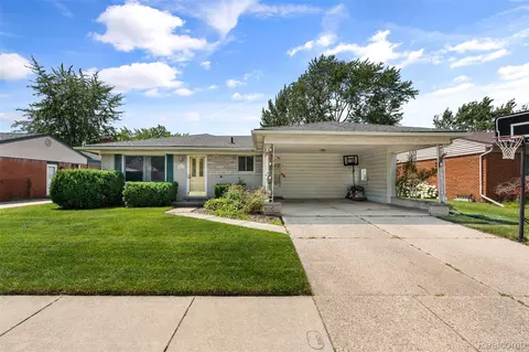 35379 Lucinda Dr, Clinton Township, MI 48035