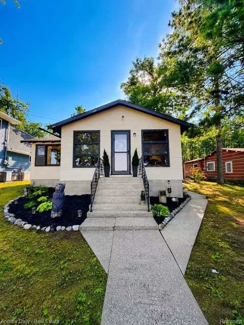 1781 Memory Ln, Albert, MI 49756