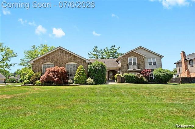 20213 Whitby Dr, Livonia, MI 48152