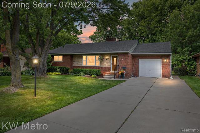 20665 Woodcrest St, Harper Woods, MI 48225