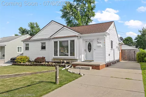 29683 Marquette St, Garden City, MI 48135