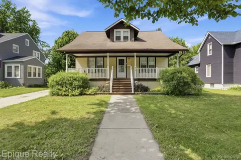819 Tunnel St, Port Huron, MI 48060