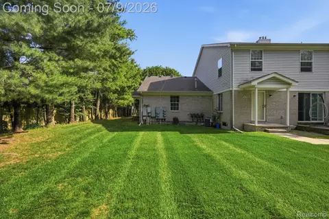 47078 Auburn Ct, Shelby Township, MI 48317