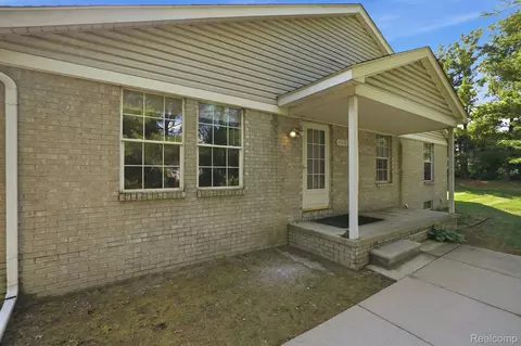 47078 Auburn Ct, Shelby Township, MI 48317