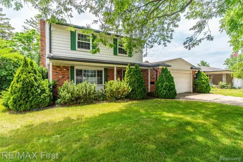 3848 Pall Dr, Warren, MI 48092