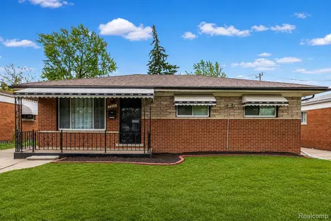 7218 Superior, Center Line, MI 48015