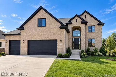 29760 Red Fox Ln, Chesterfield, MI 48047