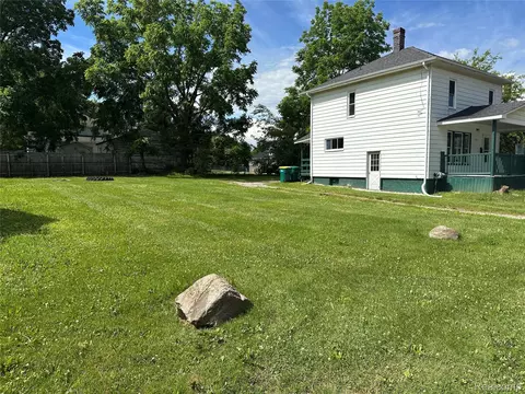 826 E Mount Morris St, Mount Morris, MI 48458 photo 9