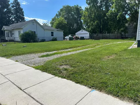 826 E Mount Morris St, Mount Morris, MI 48458 photo 11