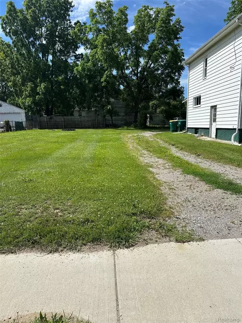 826 E Mount Morris St, Mount Morris, MI 48458 photo 10
