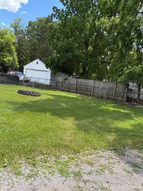 826 E Mount Morris St, Mount Morris, MI 48458 photo 12