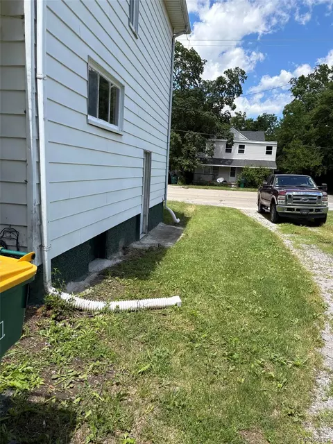 826 E Mount Morris St, Mount Morris, MI 48458 photo 5