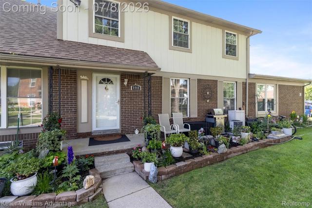 8948 Shawn Dr, Sterling Heights, MI 48312