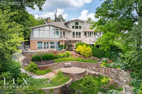 24 Hiawatha Dr, Battle Creek, MI 49015
