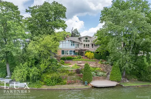 24 Hiawatha Dr, Battle Creek, MI 49015