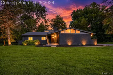 4469 Chamberlain Dr, Bloomfield Hills, MI 48301