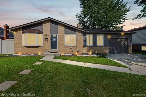 31758 Eiffel Ave, Warren, MI 48088