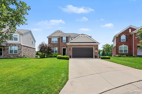 7560 Gannon Ct, Shelby Township, MI 48317