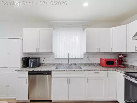 Kitchen - 3218 E 14 Mile Rd, Warren, MI 48092 photo 2 of 4