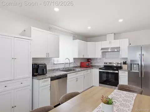 Kitchen - 3218 E 14 Mile Rd, Warren, MI 48092 photo 3 of 4