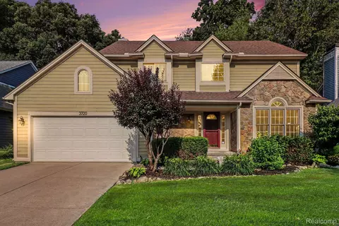 3720 Eaton Gate Ln, Auburn Hills, MI 48326