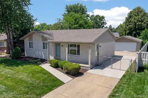 40925 Mcnamara Dr, Clinton Township, MI 48038