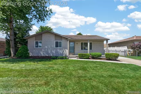 40925 Mcnamara Dr, Clinton Township, MI 48038