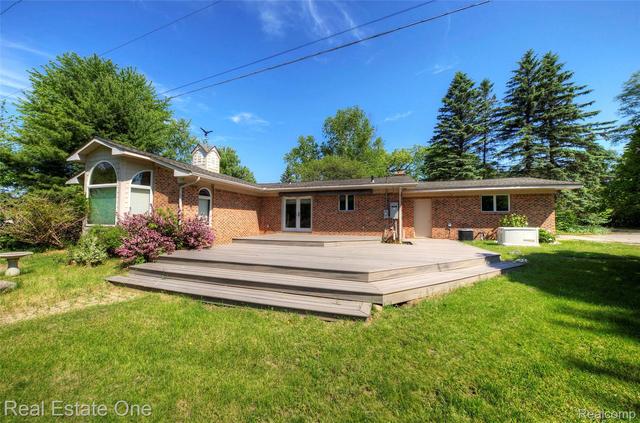 3125 W Commerce Rd, Milford, MI 48380