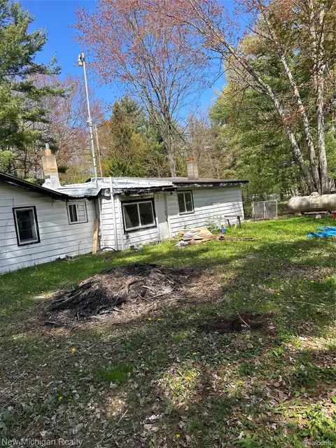 242 Hickory St, Hay, MI 48624 photo 6